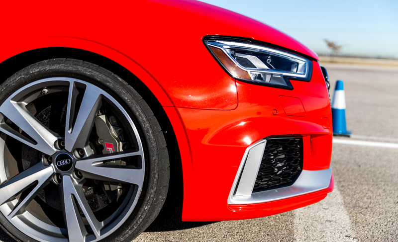 Illustration for article titled The Audi Driving Experience Lets You Blast Around An F1 Track In Someone Else's R8